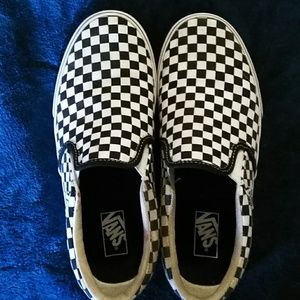 Black and white checkered Vans 💋